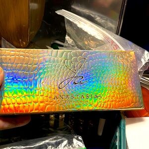 Anastasia Beverly Hills eyeshadows palette-BRAND NEW